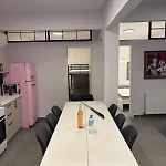Rock N Roll Apartment, Downtown