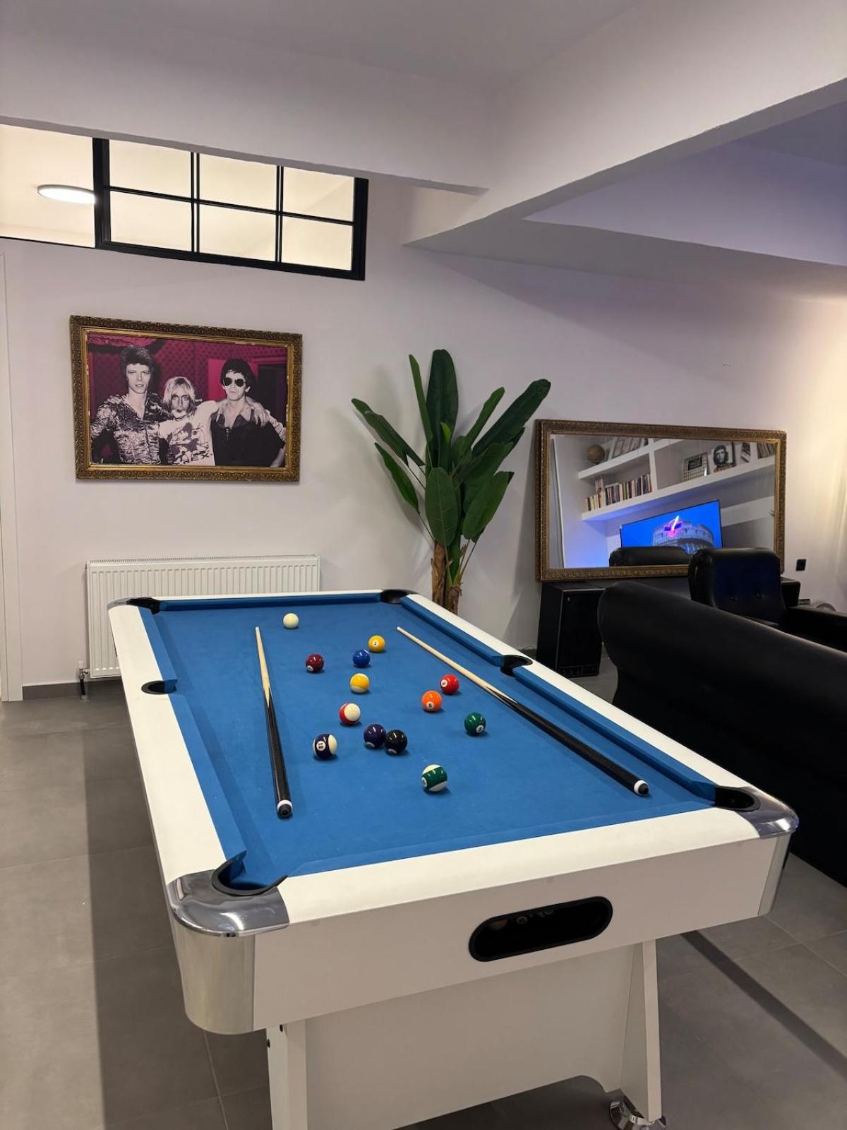 Rock N Roll Apartment, Downtown Apartment *