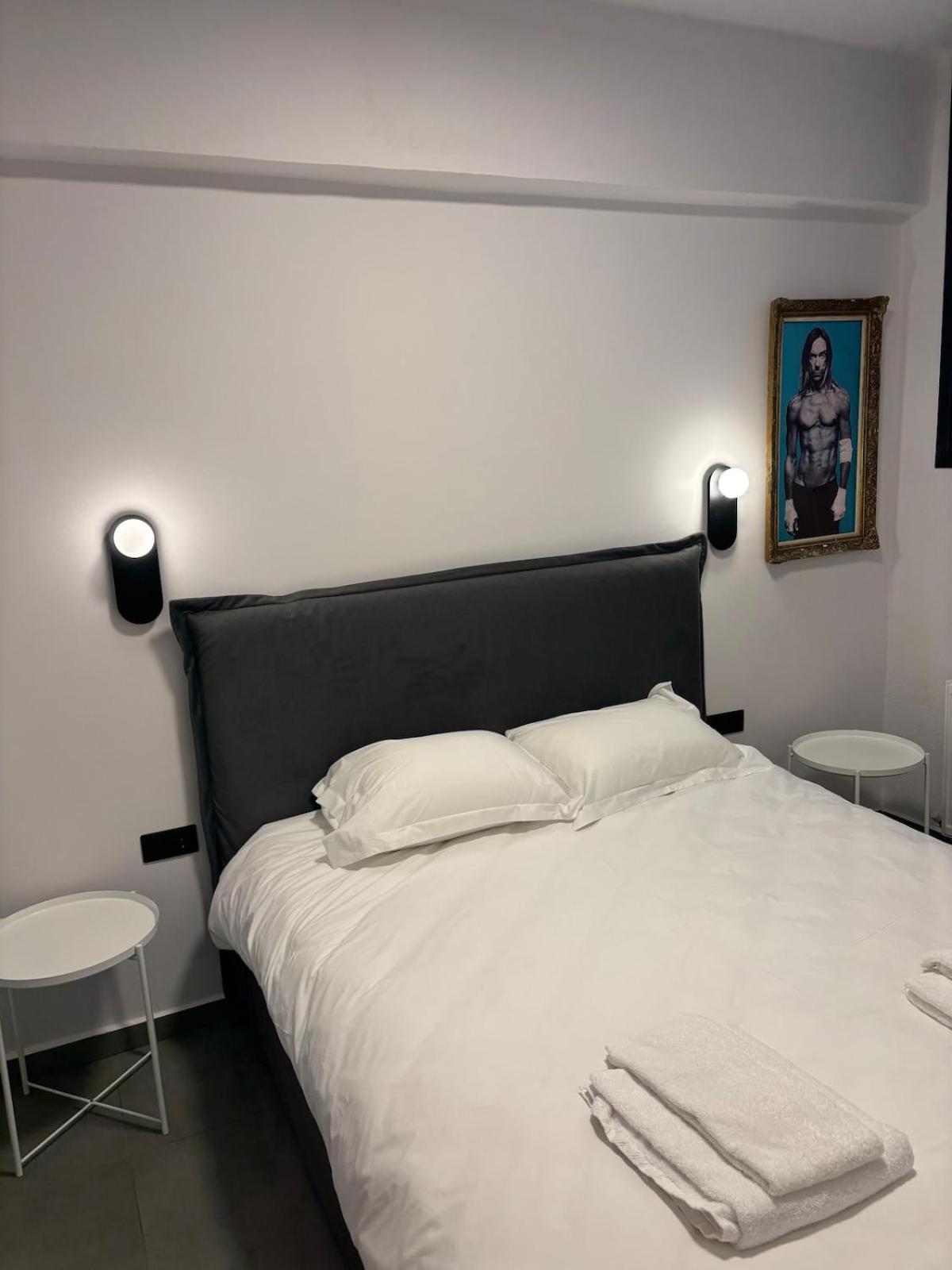 Rock N Roll Apartment, Downtown Apartment *
